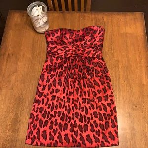 Adorable red strapless dress with leopard print ❤️